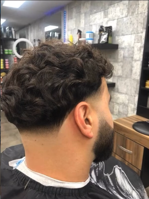 Curly Taper Fade & Baardlijn